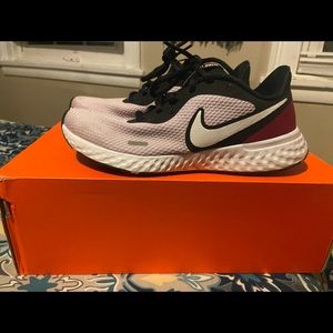 Womens Nike Revolution 5 Running Sneakers